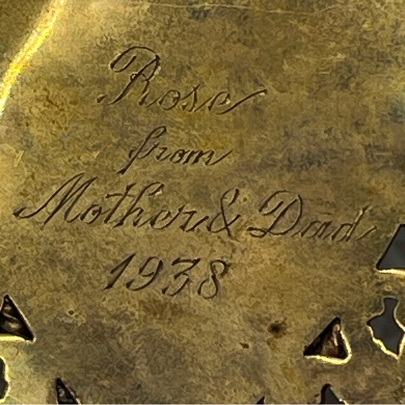 Vintage brooch painting couple gold engraved 1938 - Picture 8 of 8